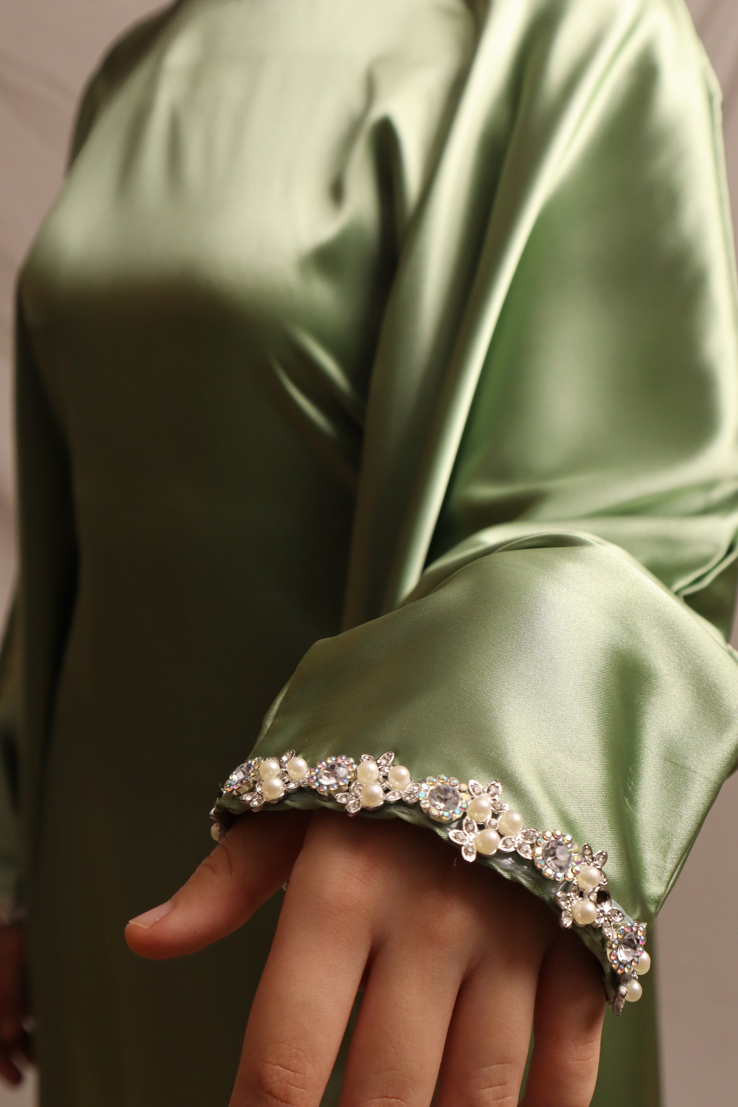 Éclipse Abaya | butterfly cut.